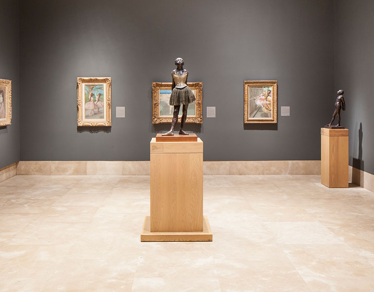 statue